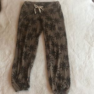Sundry palm tree pants.
